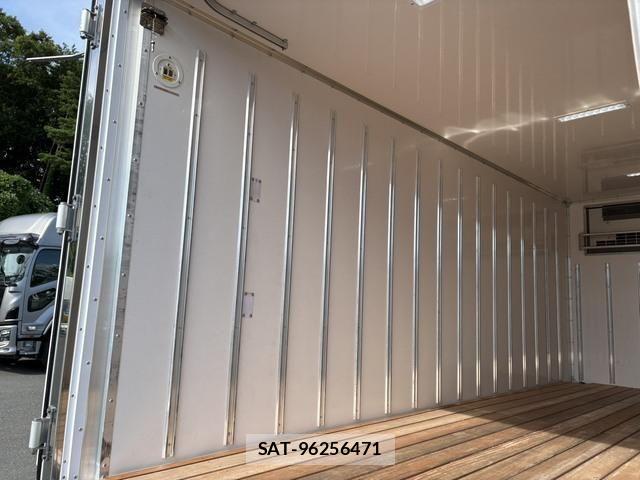 Isuzu ELF TRUCK 2018-10 8524733-21