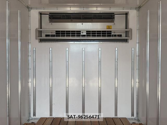 Isuzu ELF TRUCK 2018-10 8524733-23