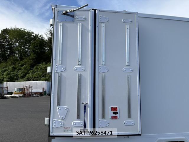 Isuzu ELF TRUCK 2018-10 8524733-27