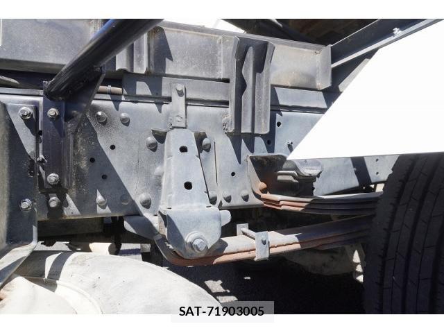 Isuzu ELF TRUCK 2018-06 8524657-11