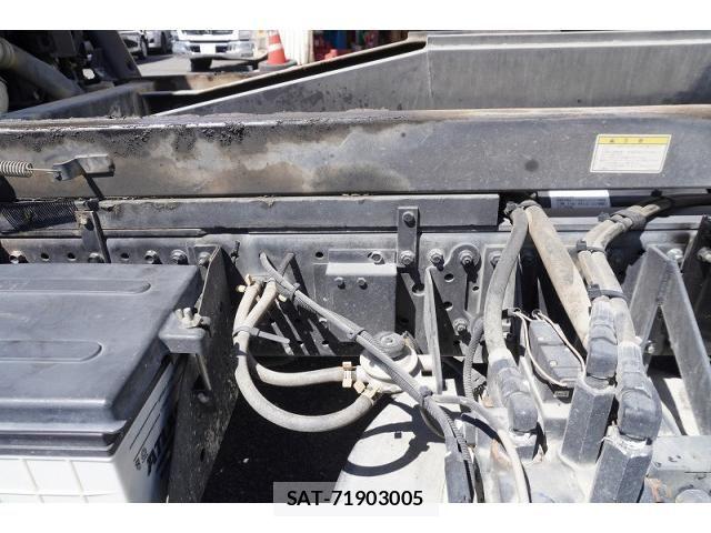 Isuzu ELF TRUCK 2018-06 8524657-12