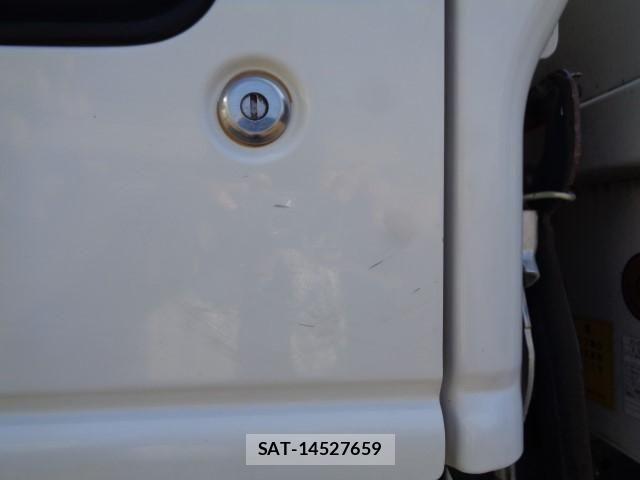 Isuzu ELF TRUCK 2018-08 8561784-25
