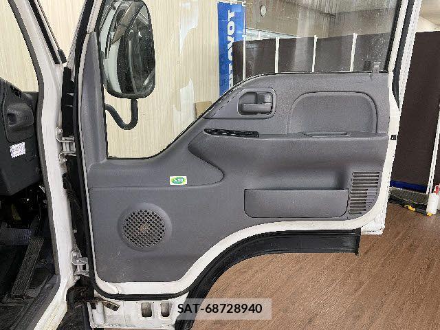 Isuzu ELF TRUCK 2005-06 8561797-9