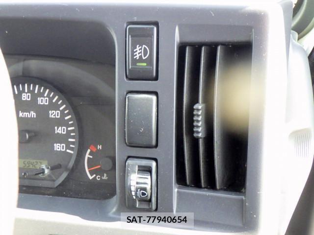 Isuzu ELF TRUCK 2017-05 8561782-17
