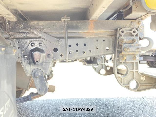 Isuzu ELF TRUCK 2014-08 8561799-9