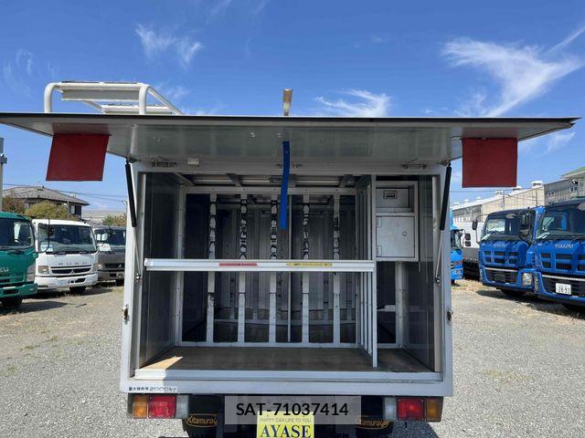 Isuzu ELF TRUCK 2017-04 8561793-9