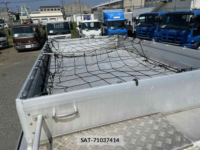 Isuzu ELF TRUCK 2017-04 8561793-13