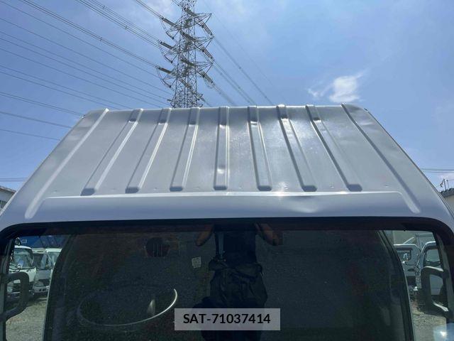 Isuzu ELF TRUCK 2017-04 8561793-14
