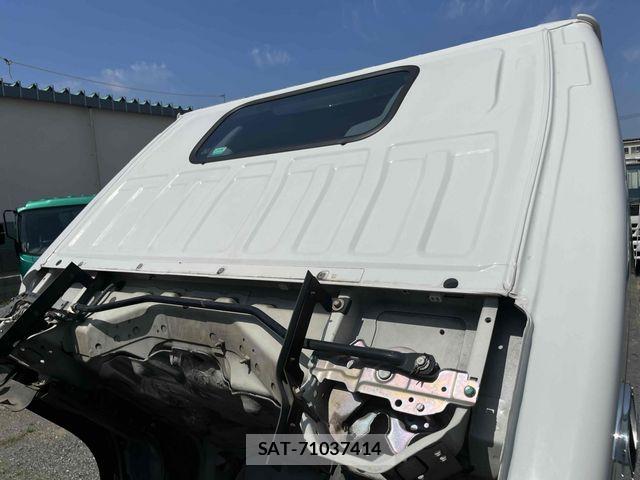 Isuzu ELF TRUCK 2017-04 8561793-15