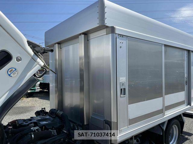 Isuzu ELF TRUCK 2017-04 8561793-16