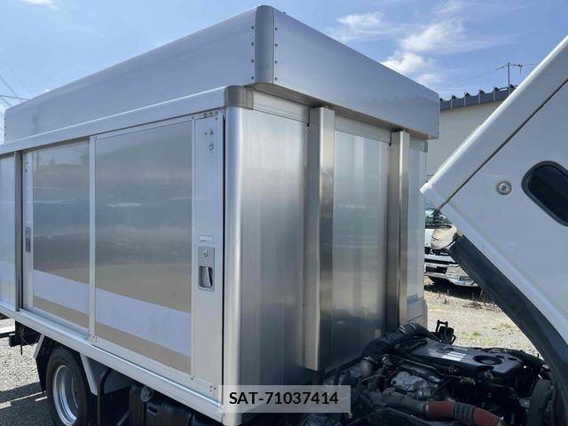 Isuzu ELF TRUCK 2017-04 8561793-17