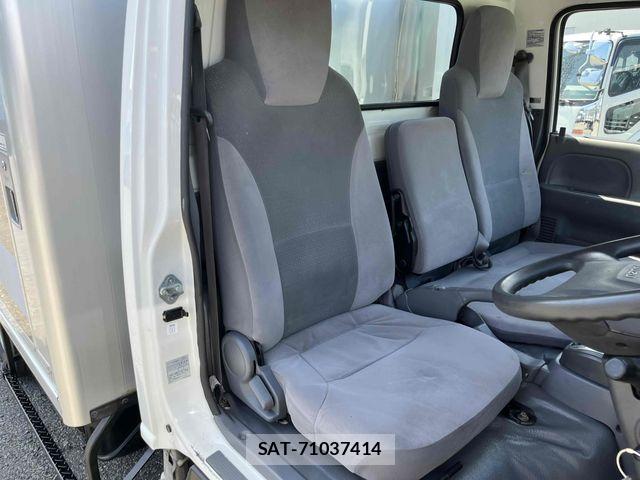 Isuzu ELF TRUCK 2017-04 8561793-18