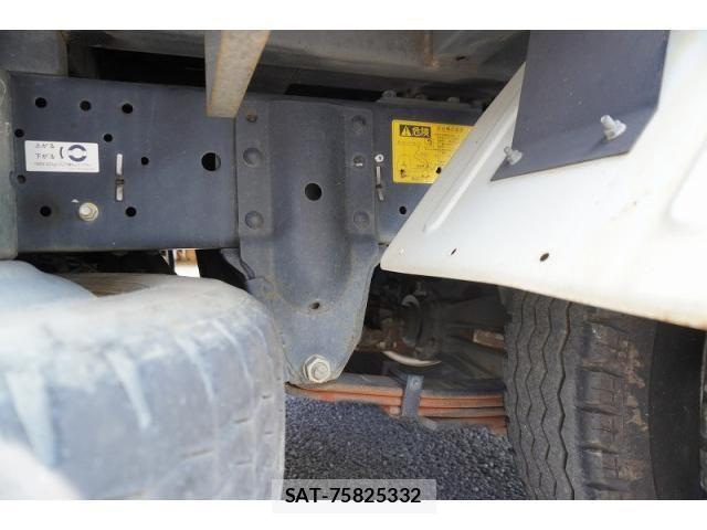 Isuzu ELF TRUCK 2017-02 8561785-10
