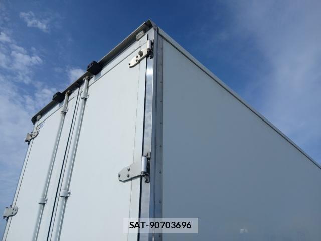 Isuzu ELF TRUCK 2018-01 8561788-23
