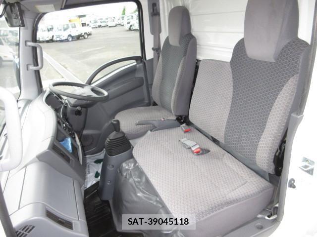 Isuzu ELF TRUCK 2018-06 8626622-25