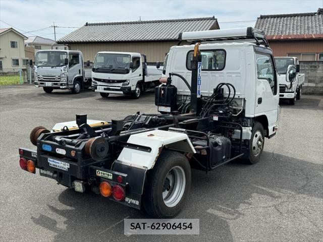 Isuzu ELF TRUCK 2018-07 8626624-2