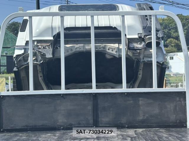 Isuzu ELF TRUCK 2013-06 8626634-12