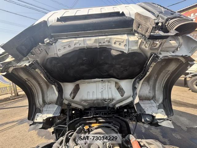Isuzu ELF TRUCK 2013-06 8626634-16