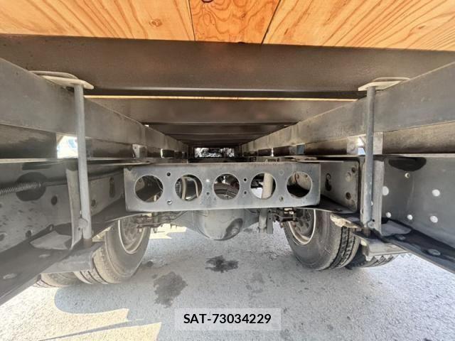 Isuzu ELF TRUCK 2013-06 8626634-18