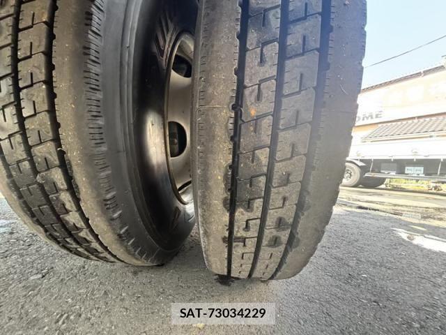 Isuzu ELF TRUCK 2013-06 8626634-21