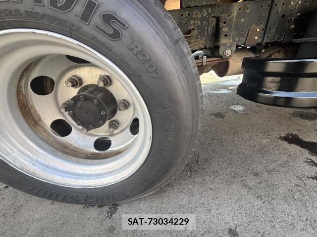 Isuzu ELF TRUCK 2013-06 8626634-22