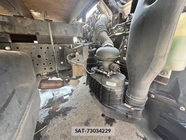 Isuzu ELF TRUCK 2013-06 8626634-25
