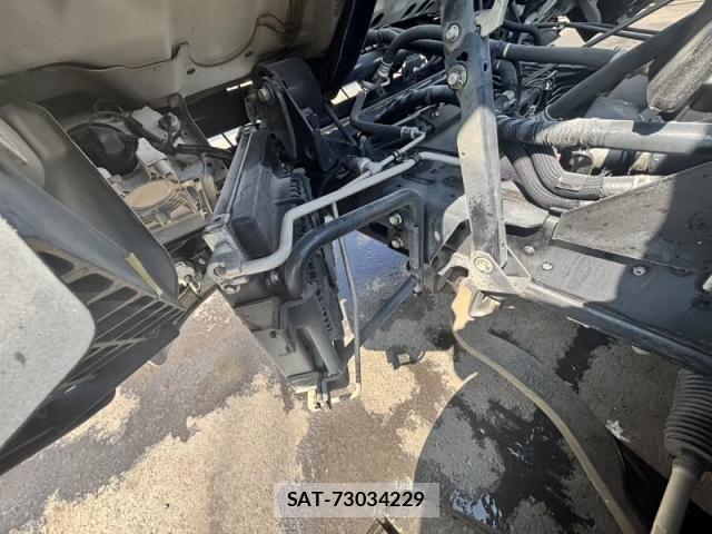 Isuzu ELF TRUCK 2013-06 8626634-29