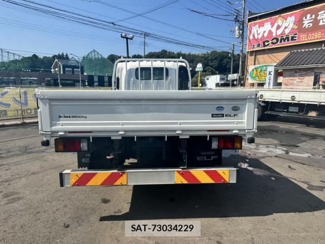 Isuzu ELF TRUCK 2013-06 8626634-5