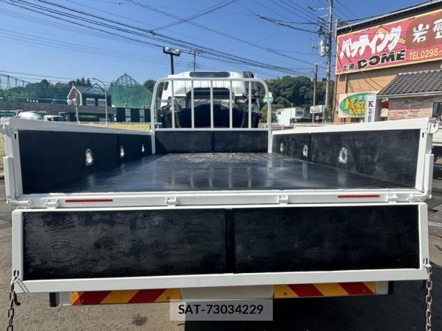 Isuzu ELF TRUCK 2013-06 8626634-8