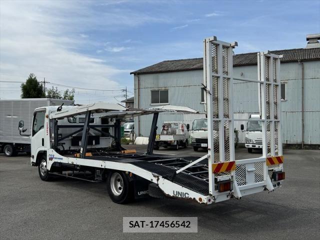 Isuzu ELF TRUCK 2017-10 8626607-3