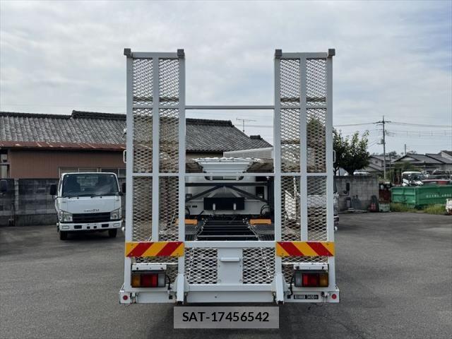 Isuzu ELF TRUCK 2017-10 8626607-4