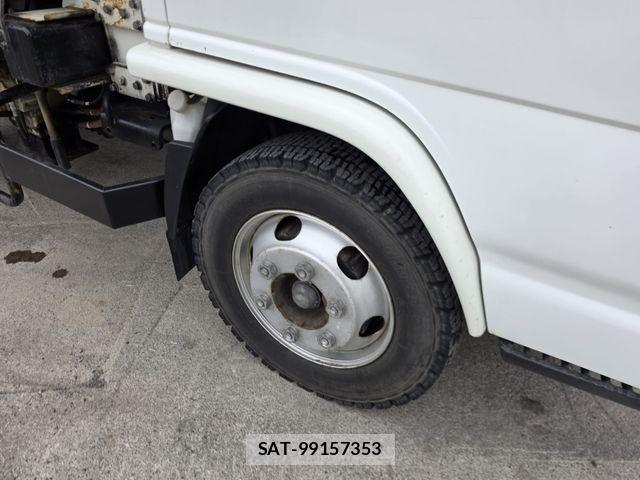 Isuzu ELF TRUCK 2009-03 8666095-17