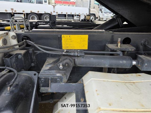 Isuzu ELF TRUCK 2009-03 8666095-19