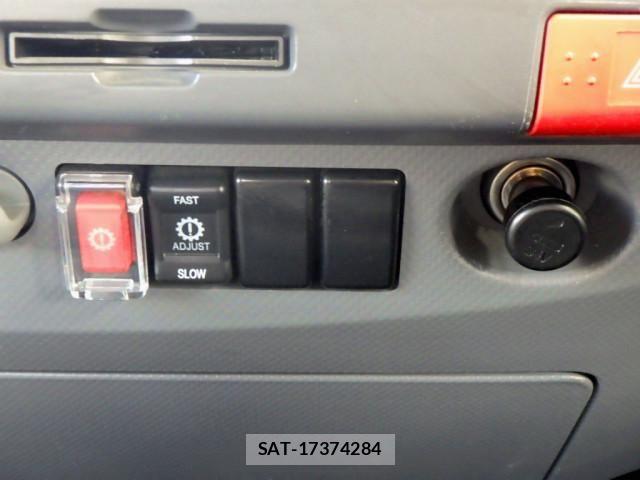 Isuzu ELF TRUCK 2021-04 8658921-16