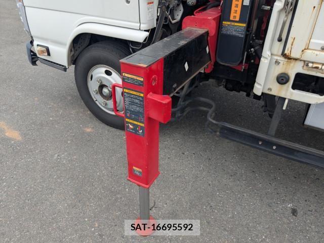 Isuzu ELF TRUCK 2019-06 8658920-16