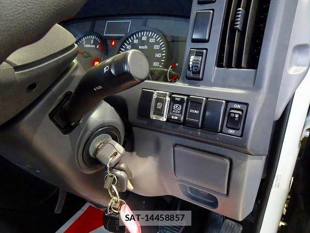 Isuzu ELF TRUCK 2017-11 8658924-18