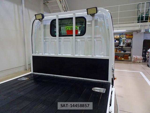 Isuzu ELF TRUCK 2017-11 8658924-24