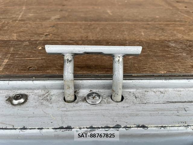 Isuzu ELF TRUCK 2012-02 8658935-17
