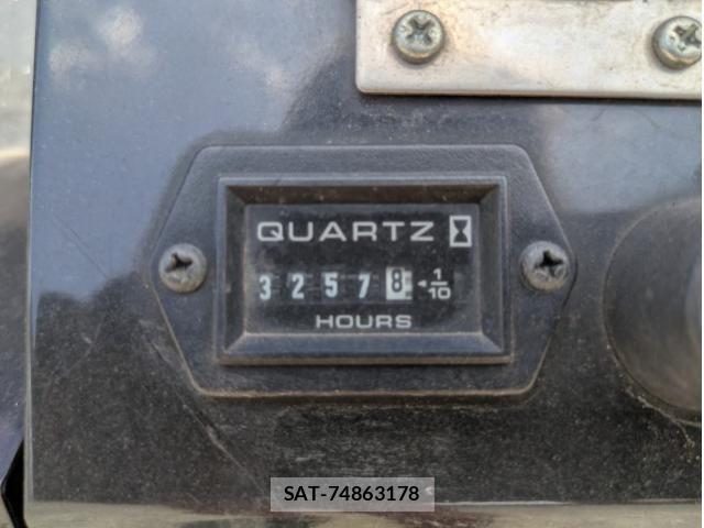 Isuzu ELF TRUCK 2013-08 8658923-12