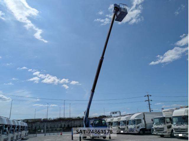 Isuzu ELF TRUCK 2013-08 8658923-13