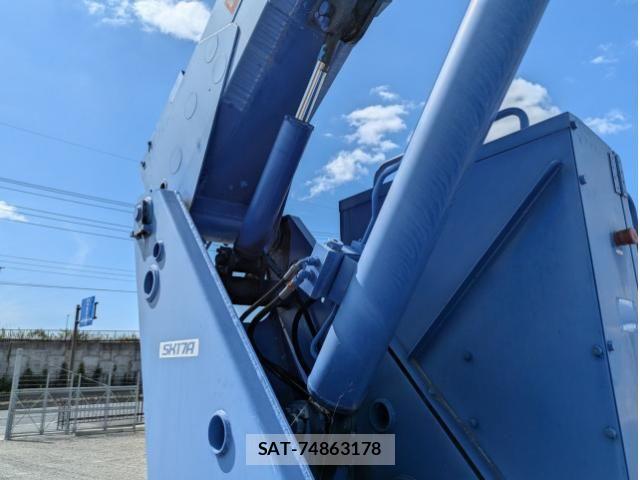 Isuzu ELF TRUCK 2013-08 8658923-17