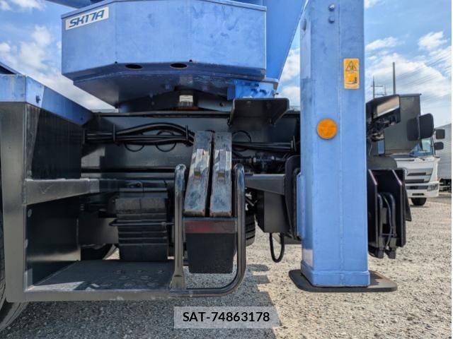Isuzu ELF TRUCK 2013-08 8658923-19
