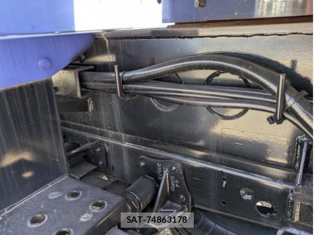 Isuzu ELF TRUCK 2013-08 8658923-20