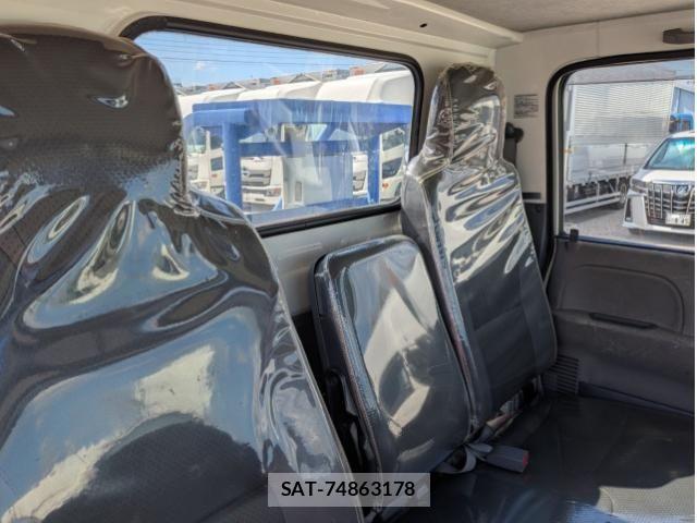 Isuzu ELF TRUCK 2013-08 8658923-24