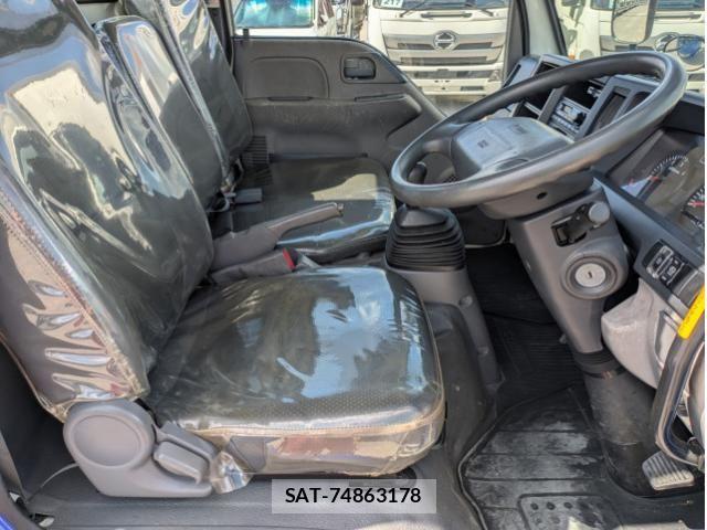 Isuzu ELF TRUCK 2013-08 8658923-25