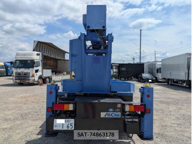 Isuzu ELF TRUCK 2013-08 8658923-6