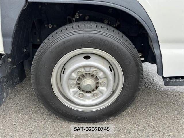 Isuzu ELF TRUCK 2018-02 8685496-10
