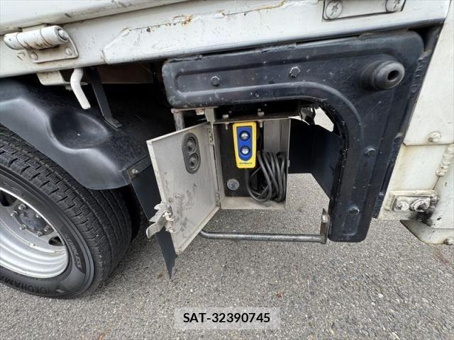 Isuzu ELF TRUCK 2018-02 8685496-14