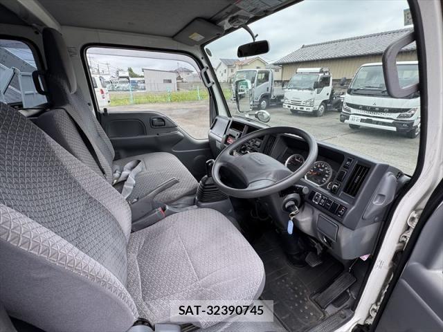 Isuzu ELF TRUCK 2018-02 8685496-18