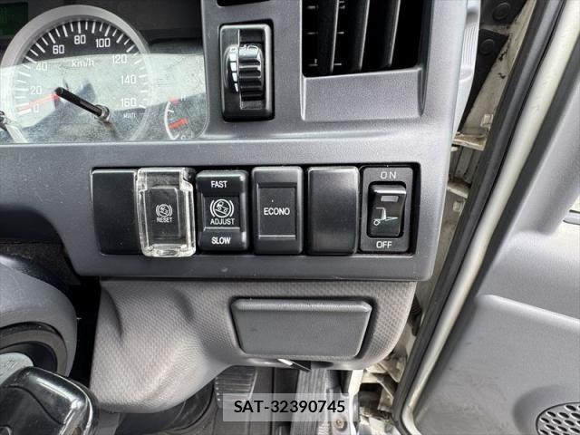 Isuzu ELF TRUCK 2018-02 8685496-21
